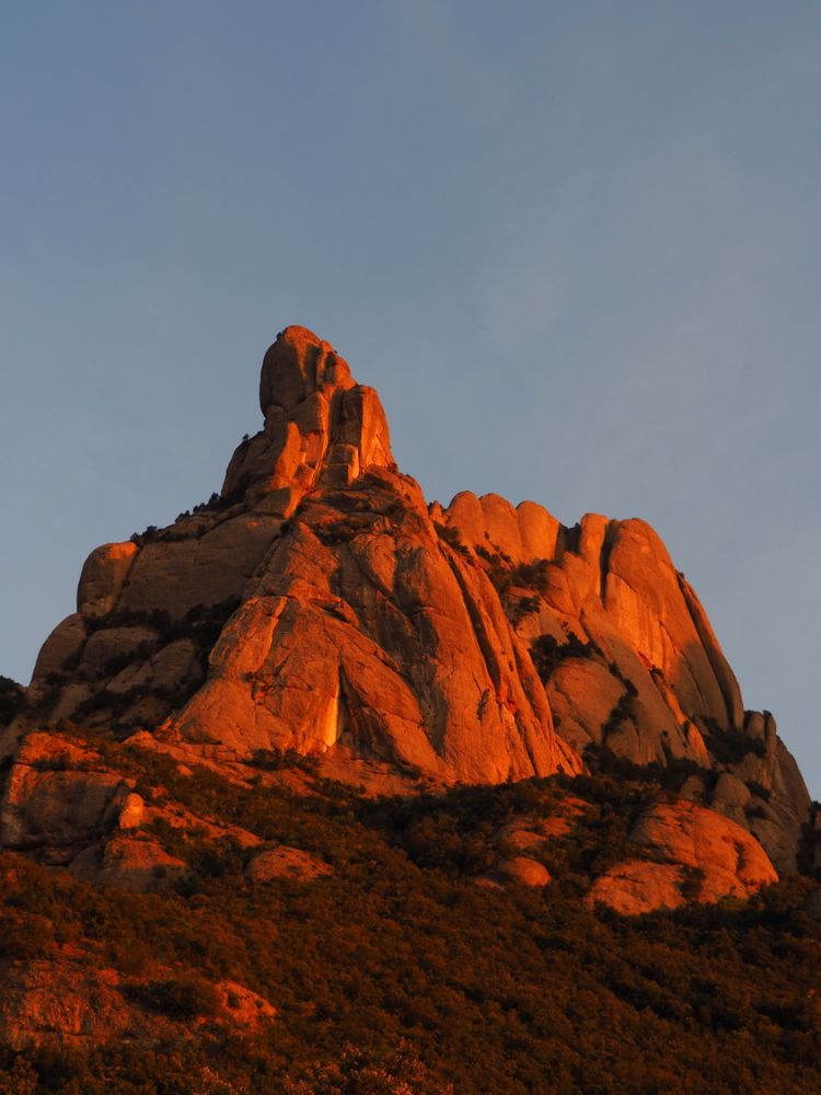 article_1705_Rando Montserrat_00